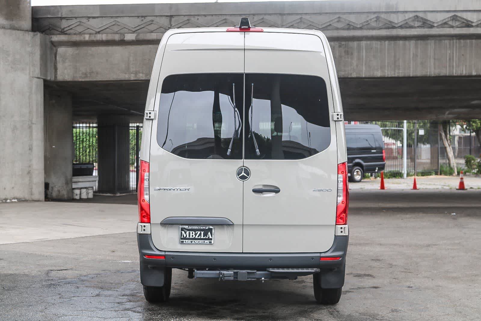 Used 2024 Mercedes-Benz Sprinter 2500 image 7