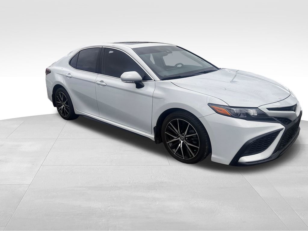 Used 2022 Toyota Camry SE w/ Cold Weather Package image 20