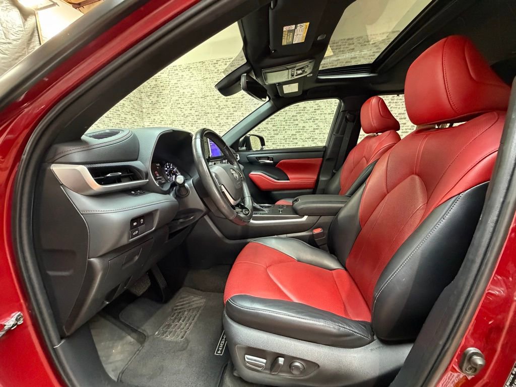 Used 2023 Toyota Highlander XSE FWD image 19