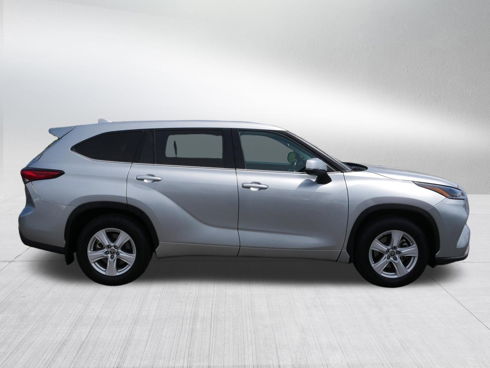 Used 2021 Toyota Highlander LE AWD/4WD image 8