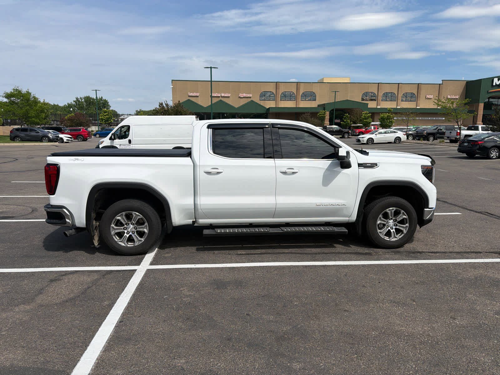 Used 2022 GMC Sierra 1500 SLE AWD/4WD image 3