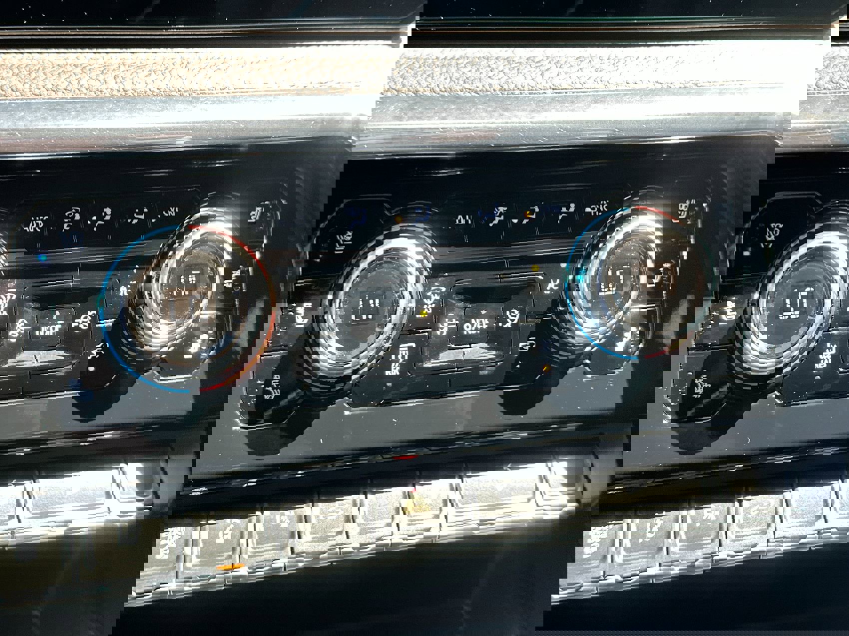 Used 2024 GMC Sierra 3500 Denali w/ Technology Package image 19