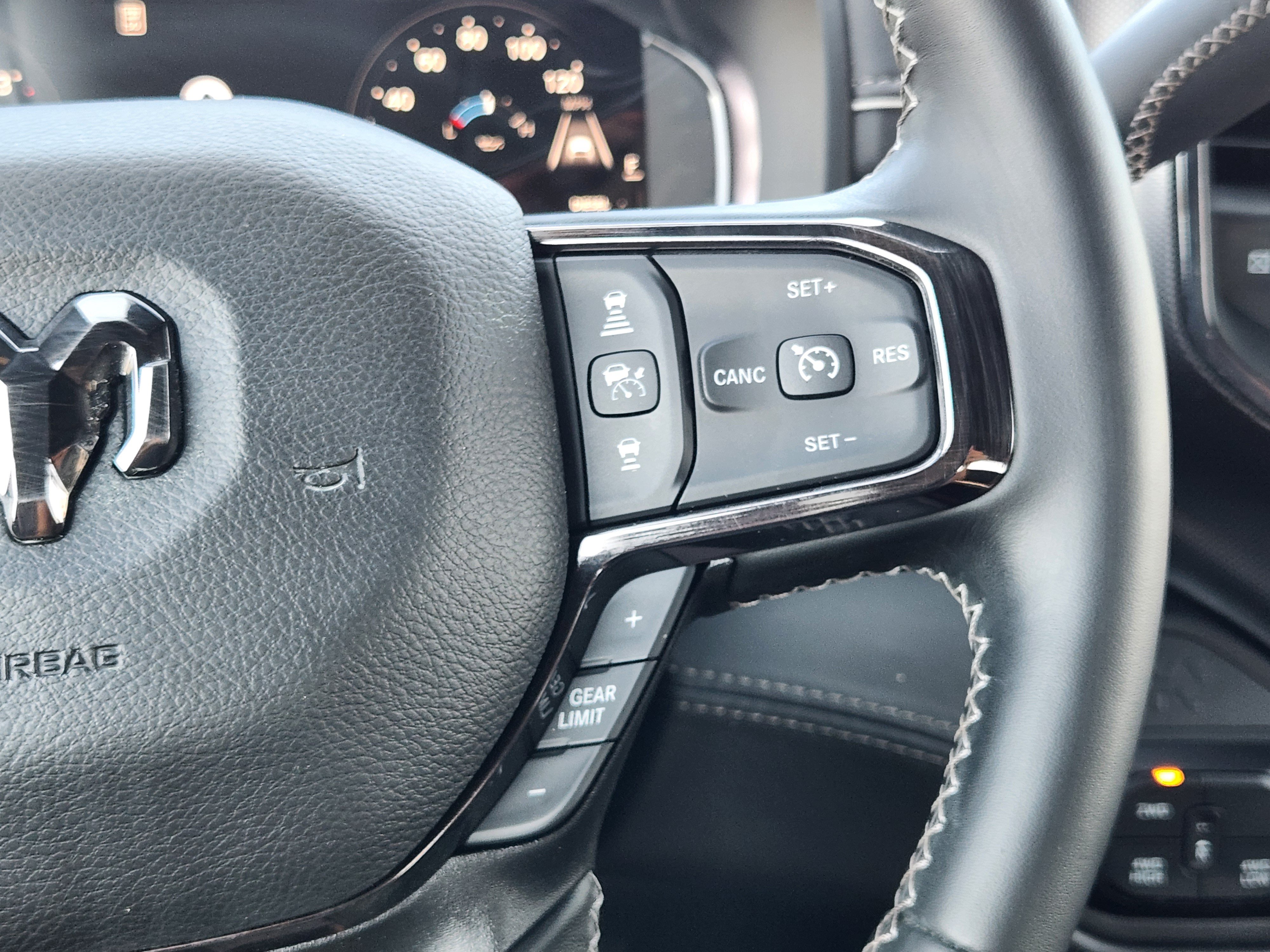 Used 2025 RAM 3500 Limited AWD/4WD image 30