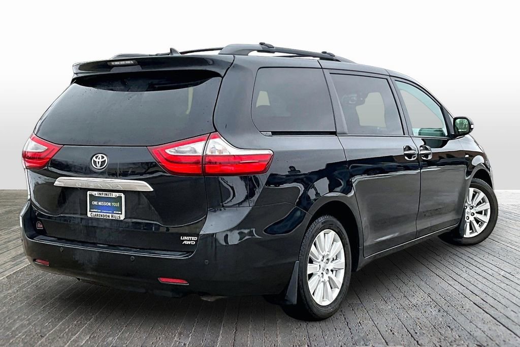 Used 2017 Toyota Sienna Limited Premium image 9