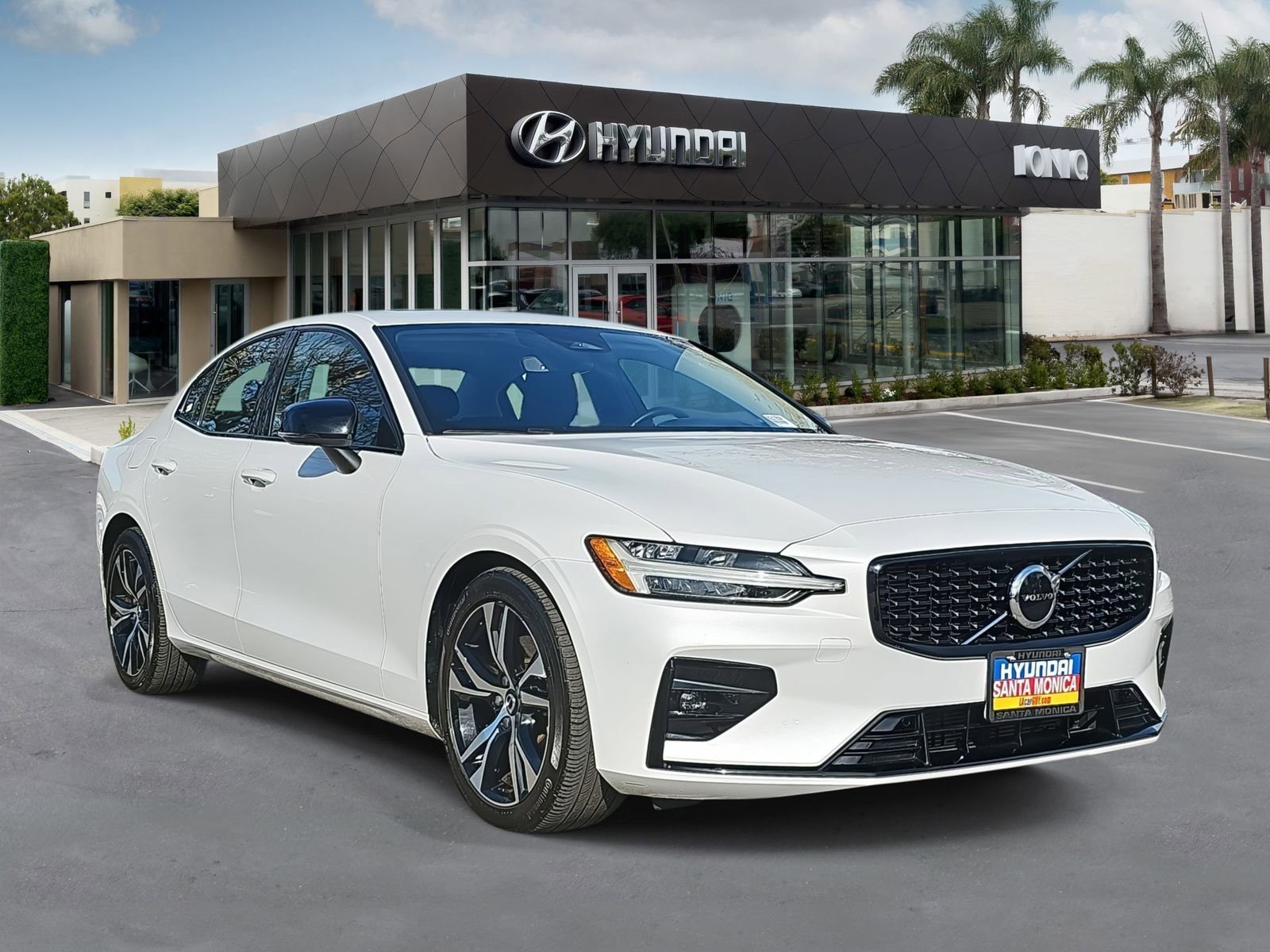 Used 2024 Volvo S60 B5 Core image 1