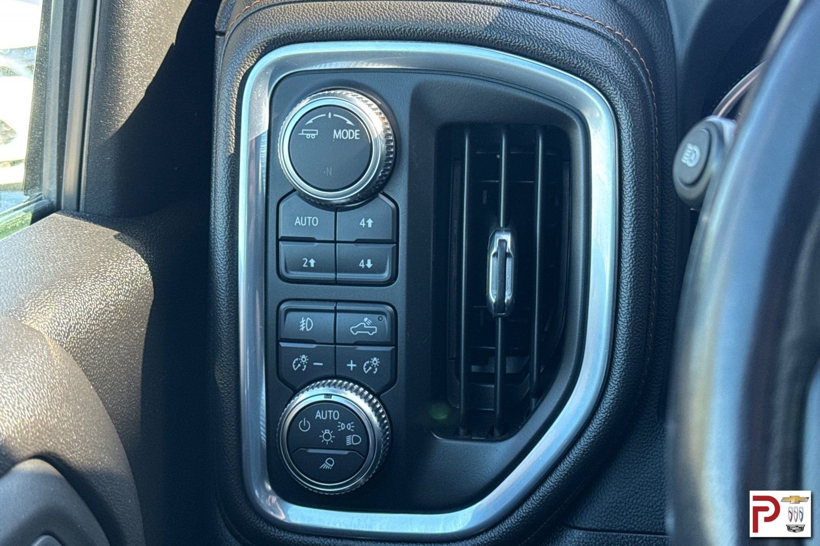 Used 2022 GMC Sierra 2500 AT4 w/ AT4 Premium Plus Package AWD/4WD image 31