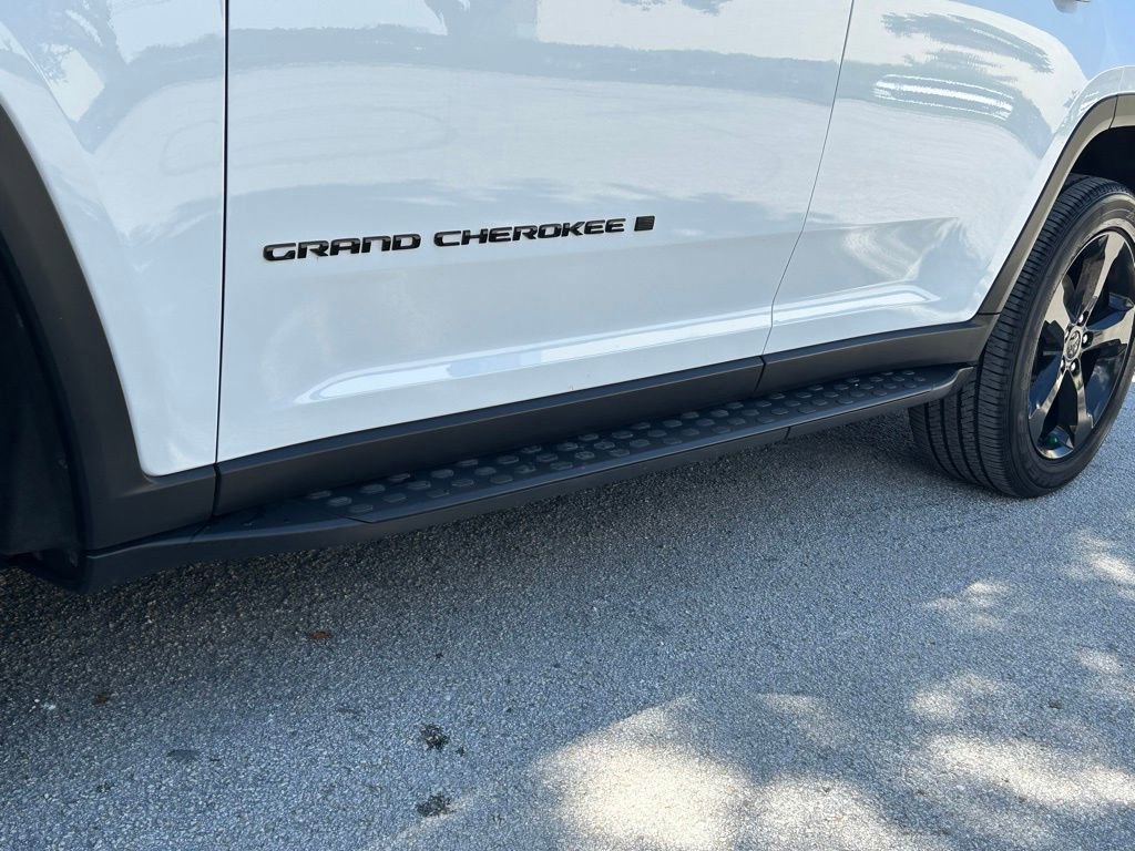 Certified 2024 Jeep Grand Cherokee Altitude image 29
