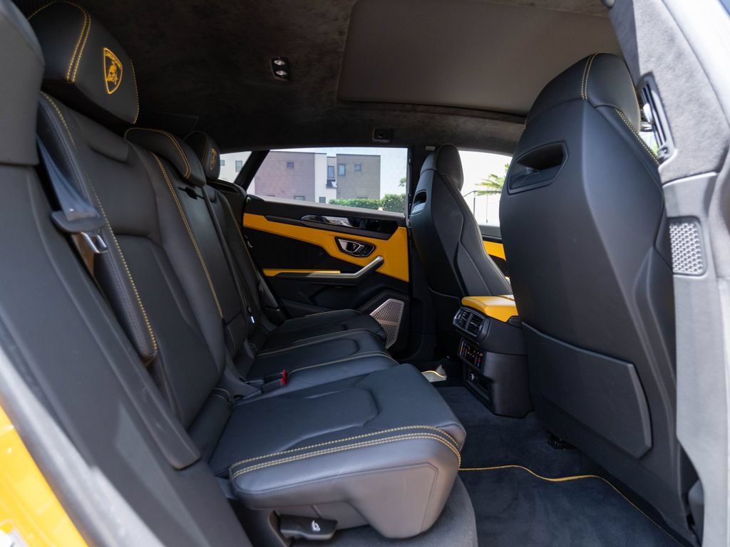 Used 2021 Lamborghini Urus AWD/4WD image 25