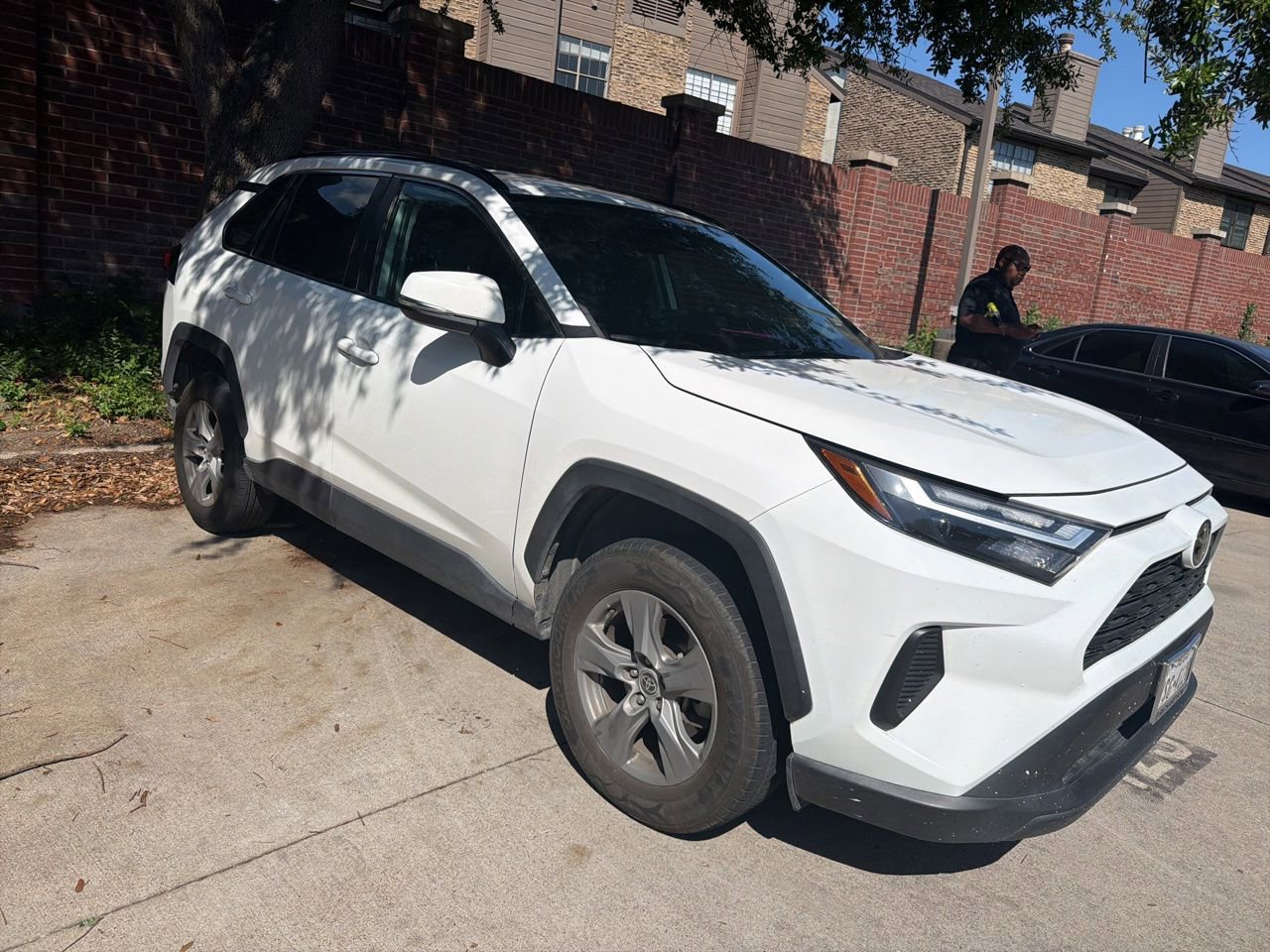 Used 2022 Toyota RAV4 XLE FWD image 2