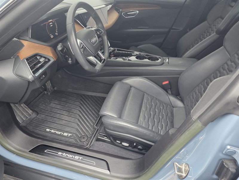 Used 2023 Audi e-tron GT Prestige AWD/4WD image 32