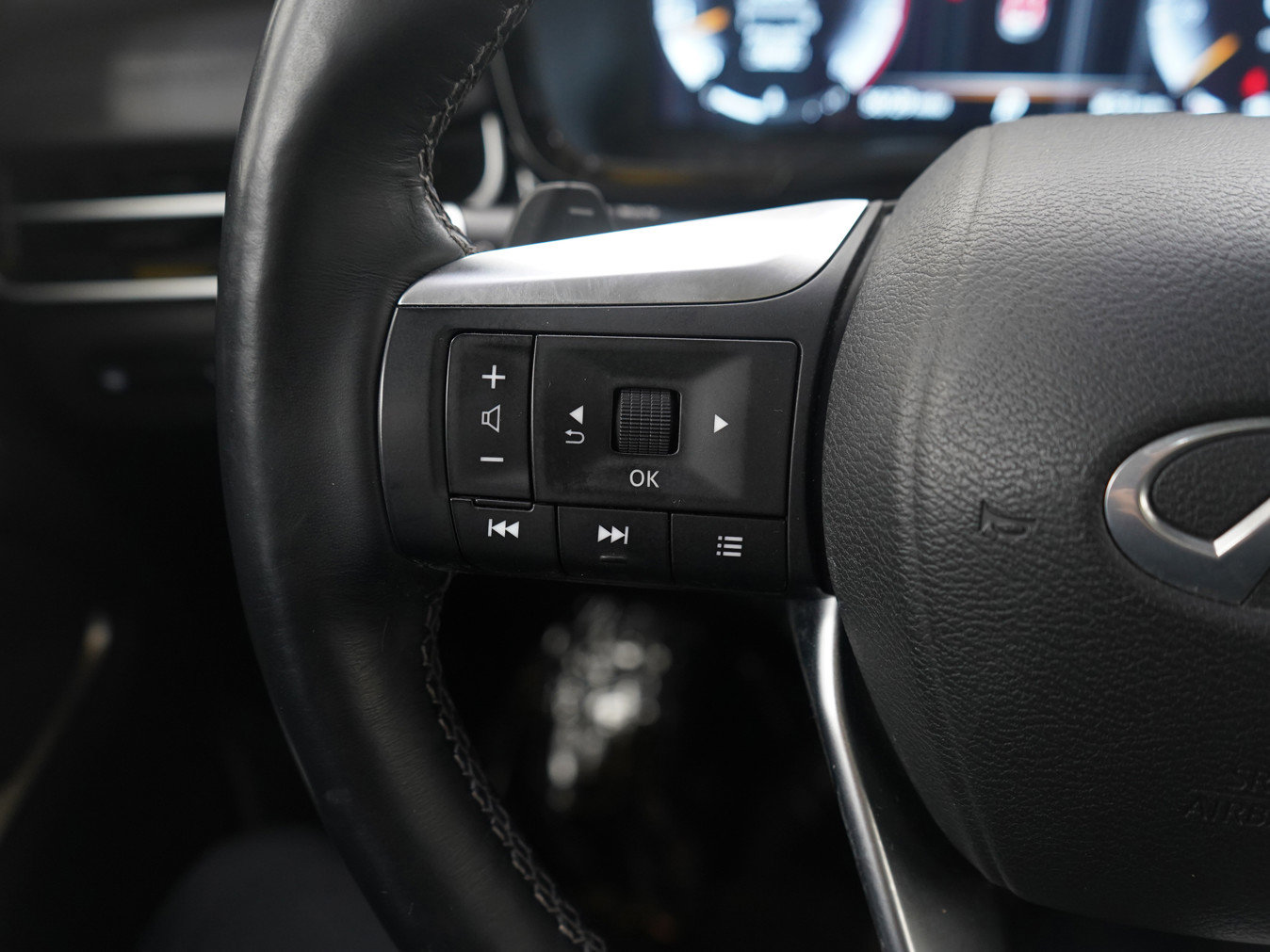 Used 2024 INFINITI QX60 Sensory image 28