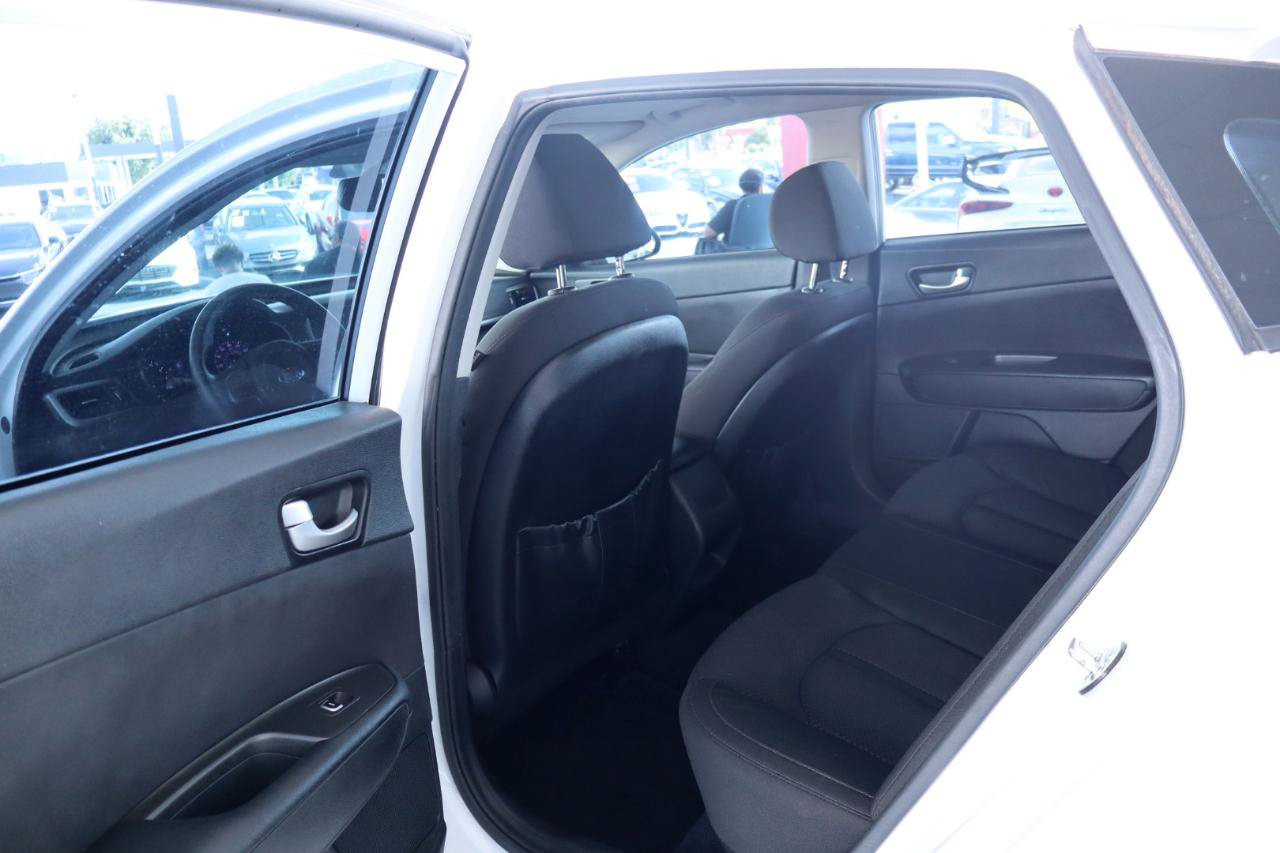Used 2018 Kia Optima LX FWD image 27