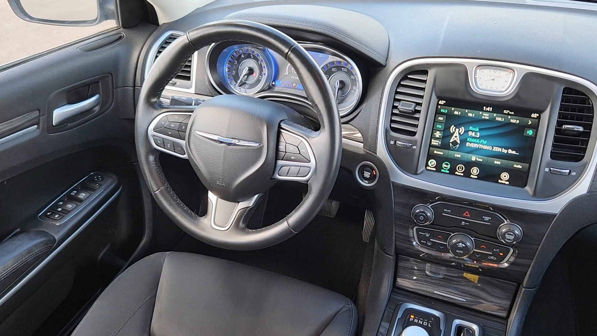 Used 2022 Chrysler 300 Touring w/ Sport Appearance Package AWD/4WD image 5