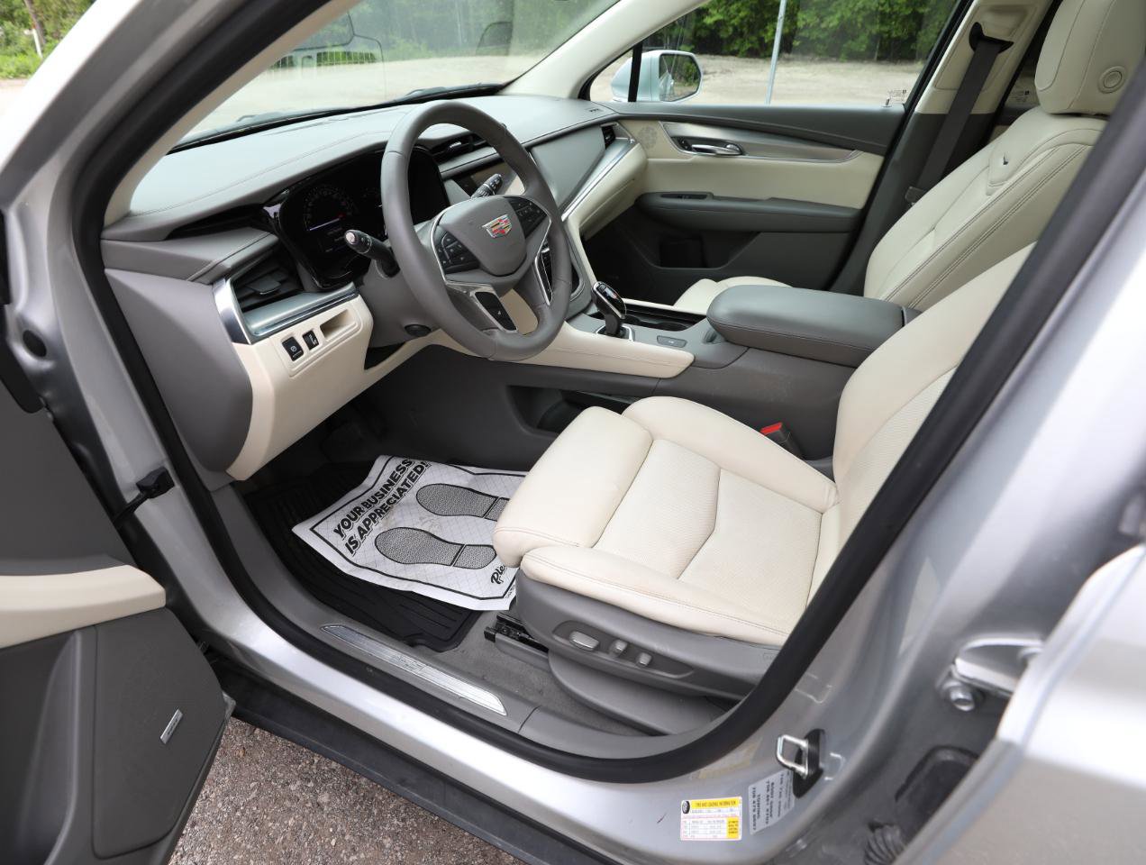 Used 2017 Cadillac XT5 Luxury w/ LPO, Wheel Lock Package FWD image 19