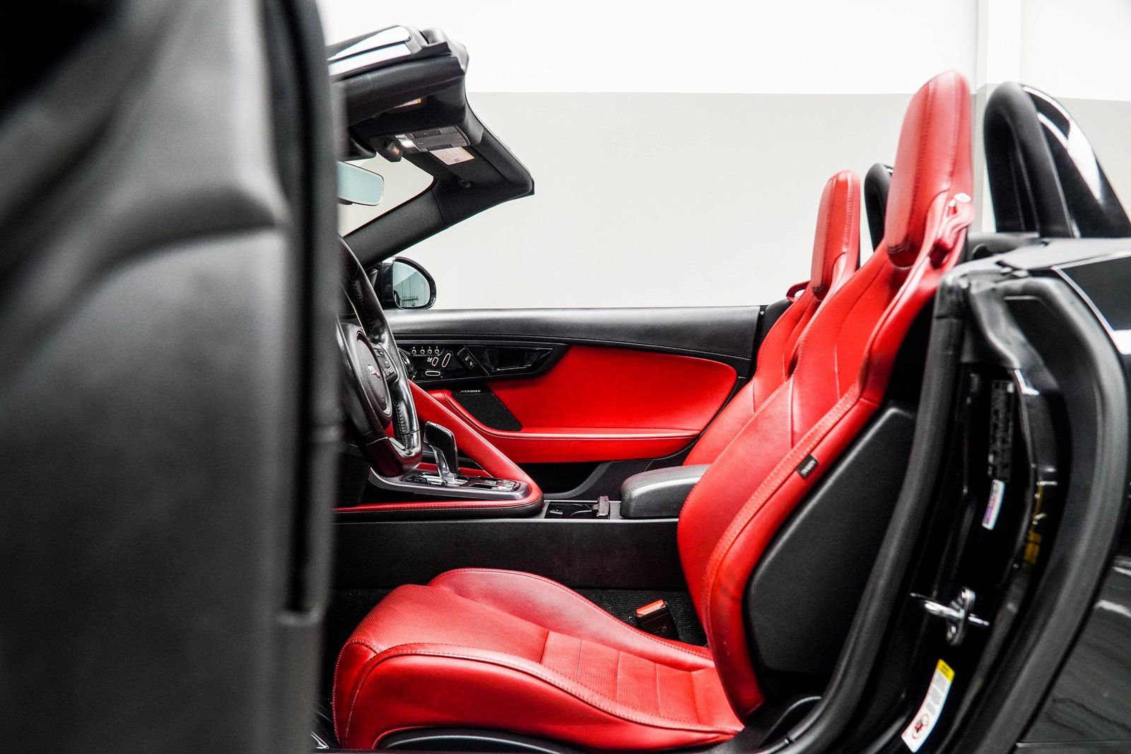 Used 2019 Jaguar F-TYPE Convertible image 38