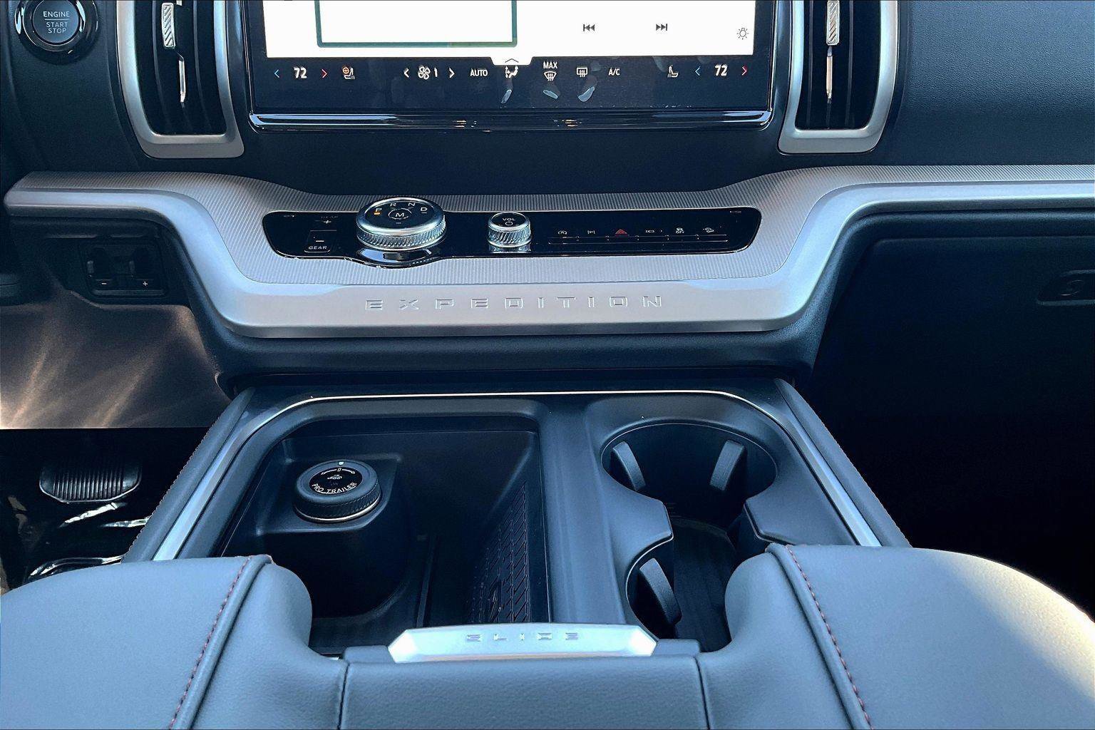 New 2025 Ford Expedition Active image 13