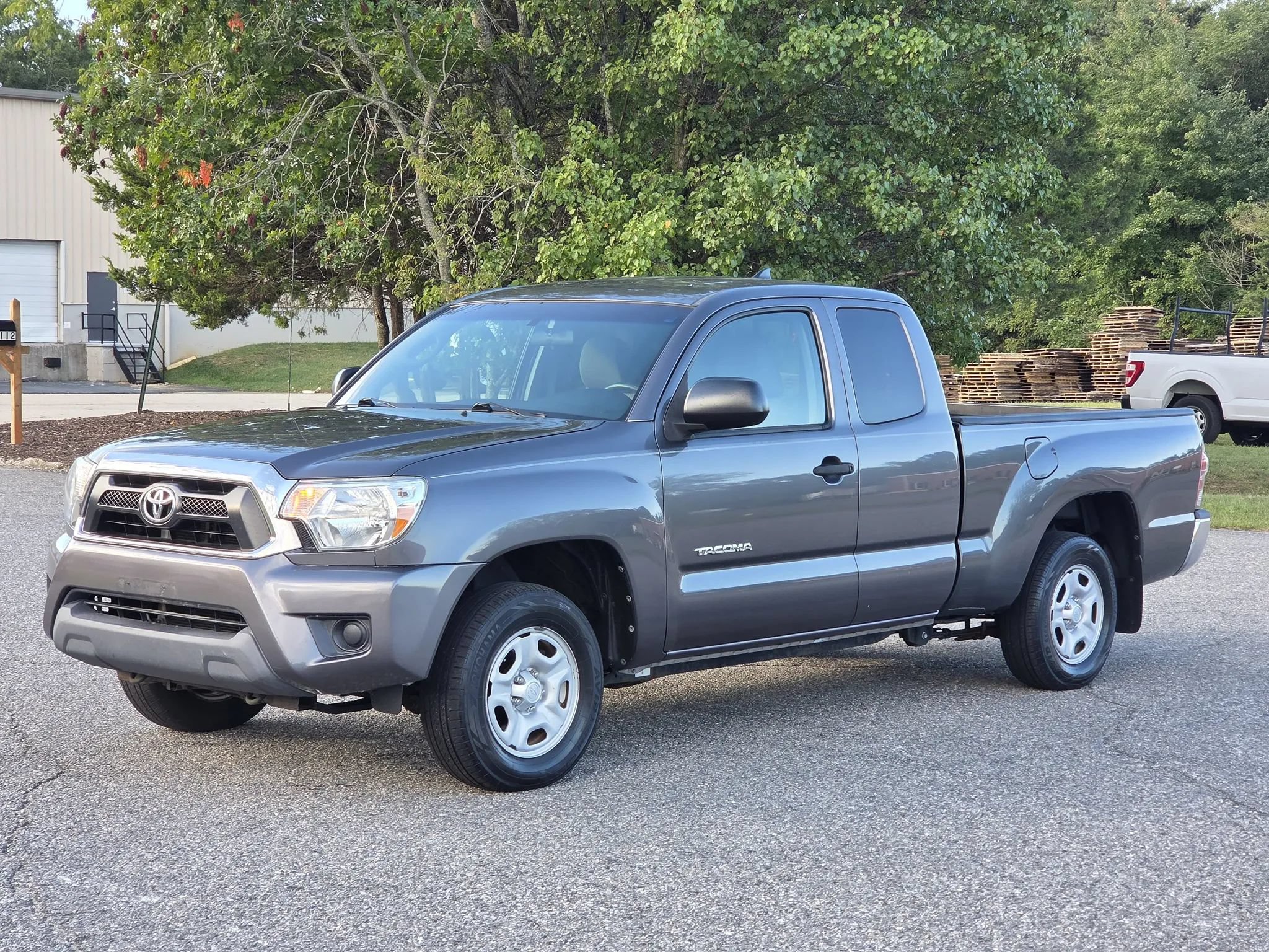 Used 2015 Toyota Tacoma 2WD Access Cab w/ SR5 Package image 4