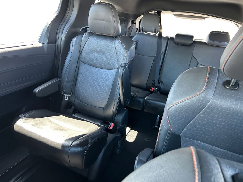 Used 2022 Toyota Sienna XSE w/ XSE Plus Package FWD image 15
