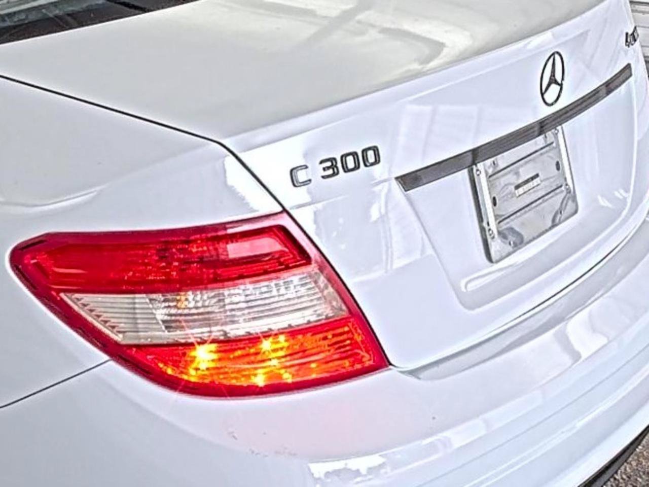 Used 2010 Mercedes-Benz C 300 4MATIC Sedan image 9