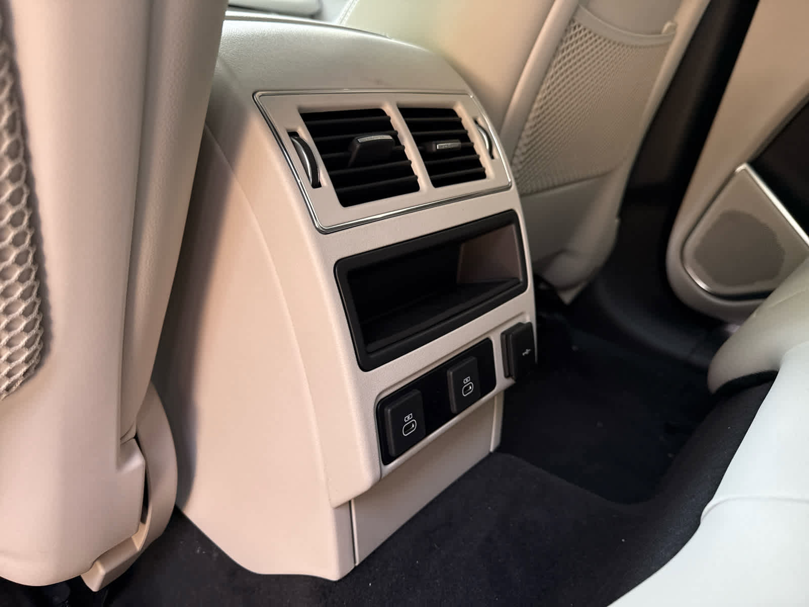 Used 2026 Jaguar F-PACE R-Dynamic S image 19