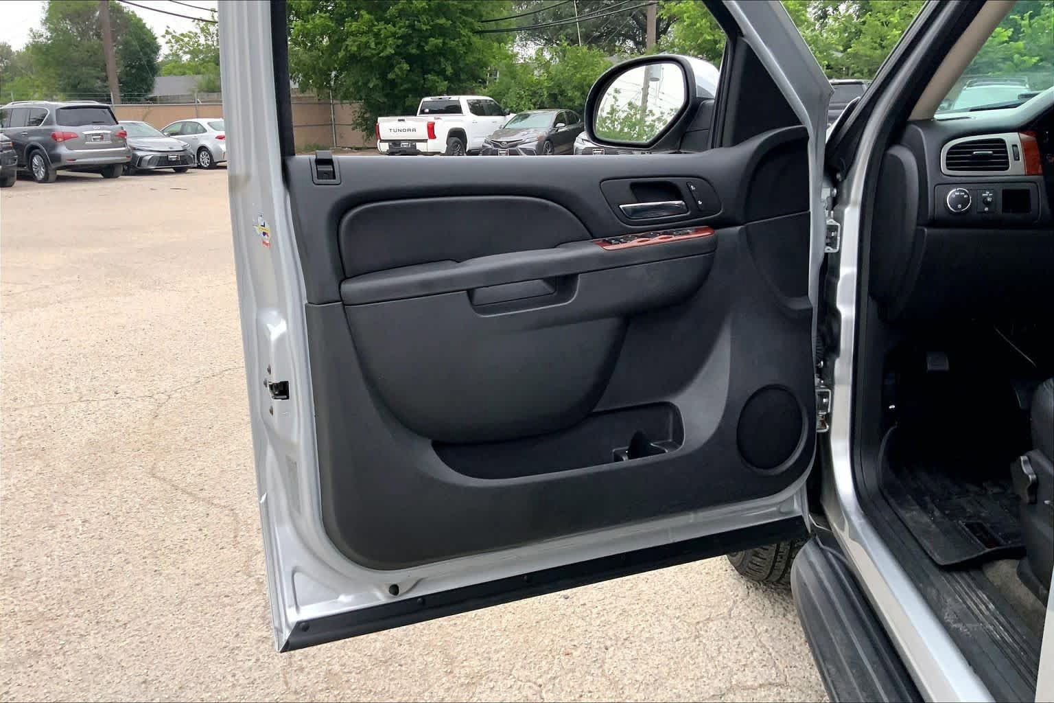 Used 2013 Chevrolet Tahoe LT w/ Texas Edition RWD image 18