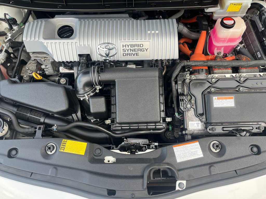 Used 2015 Toyota Prius Three image 21