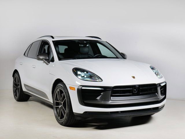 Certified 2023 Porsche Macan Turbo AWD/4WD image 7