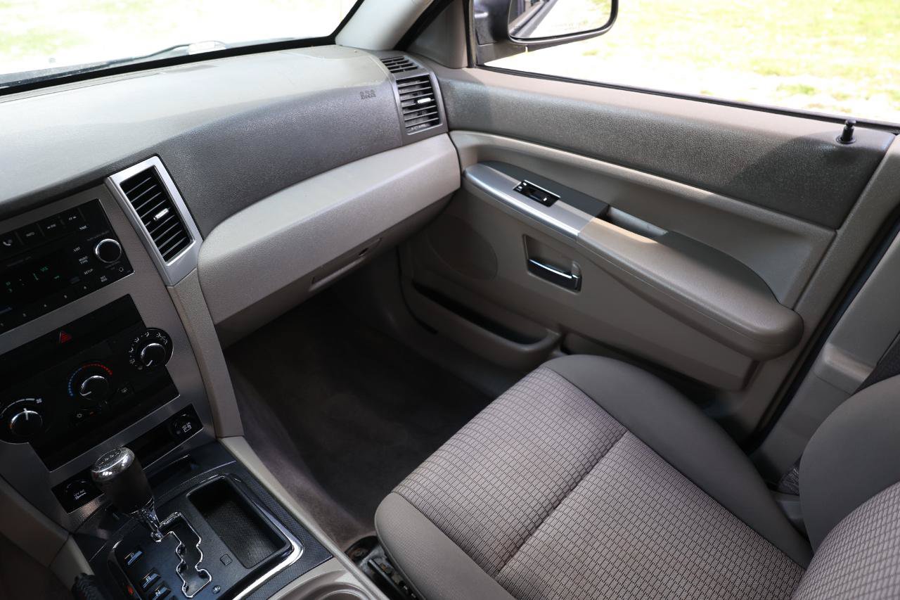 Used 2009 Jeep Grand Cherokee Laredo RWD image 22