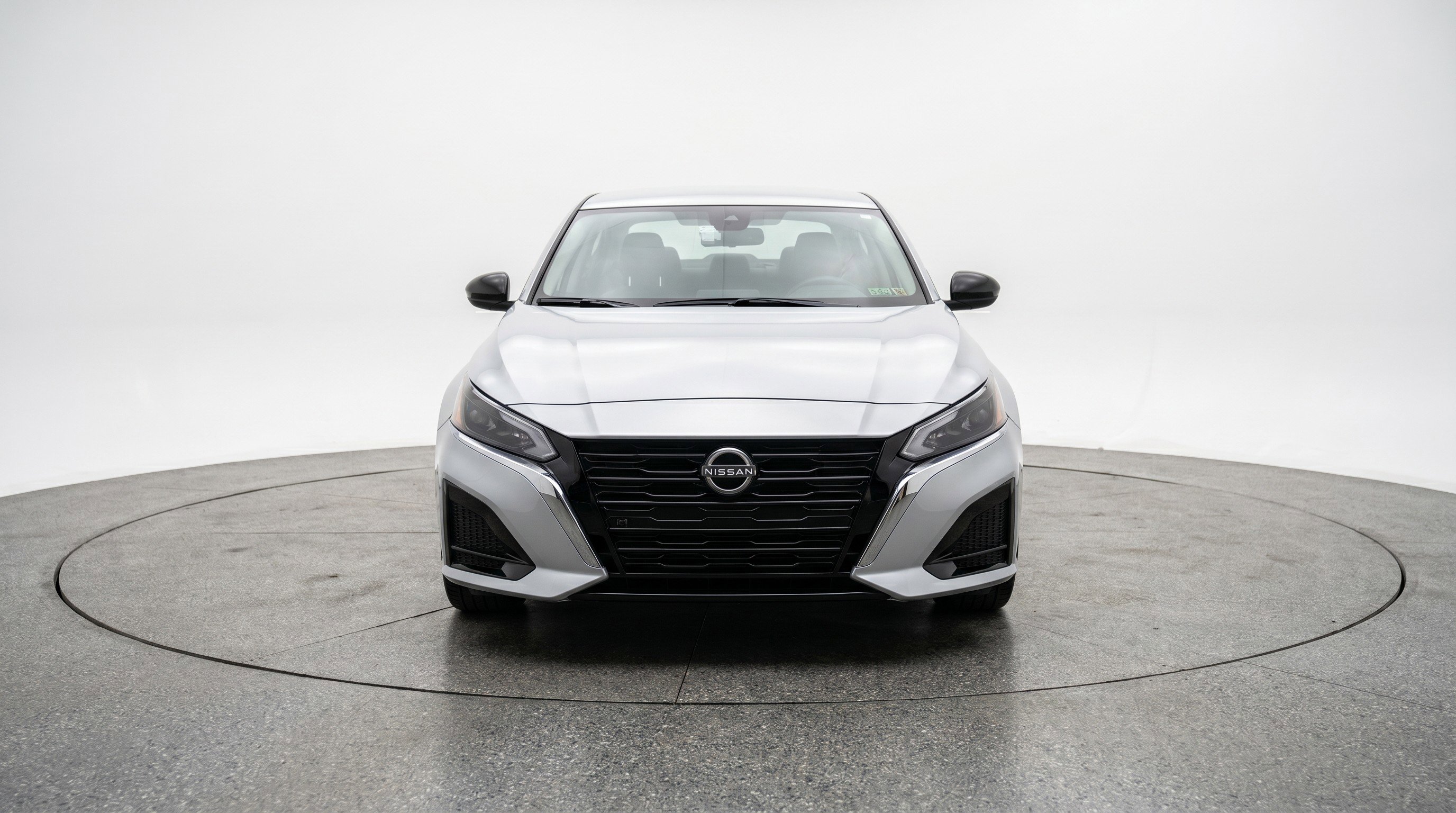 Used 2025 Nissan Altima 2.5 SV FWD image 2