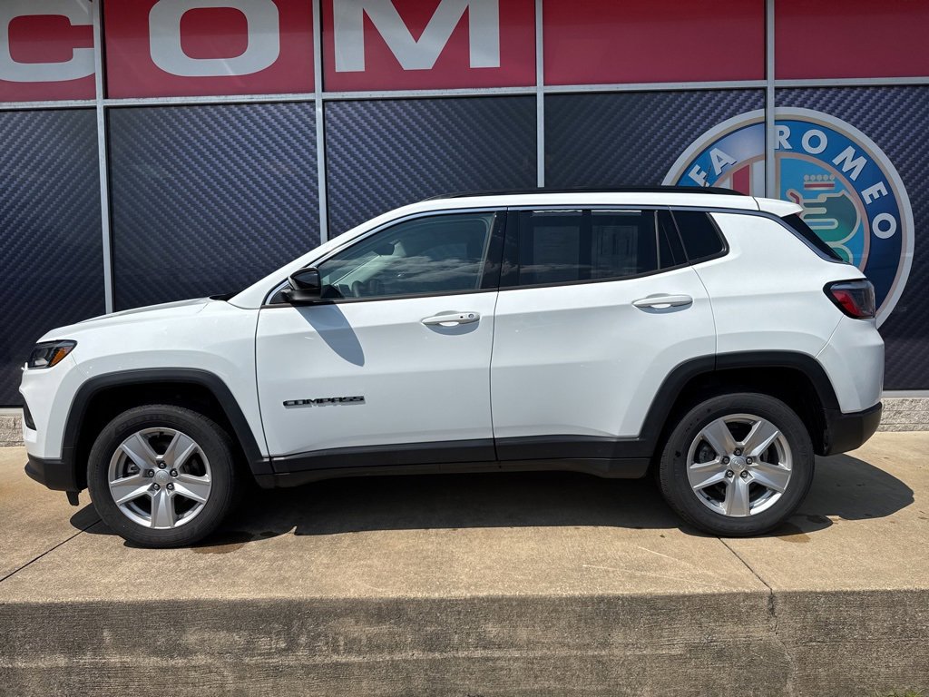 Used 2022 Jeep Compass Latitude image 11
