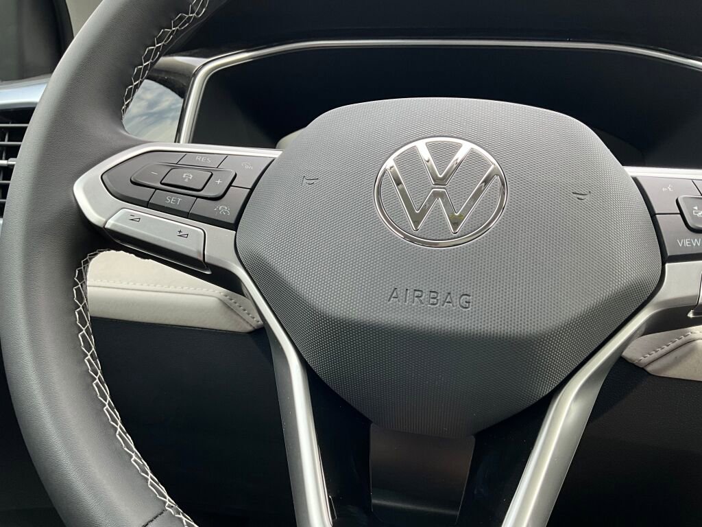 New 2025 Volkswagen Taos SE image 21