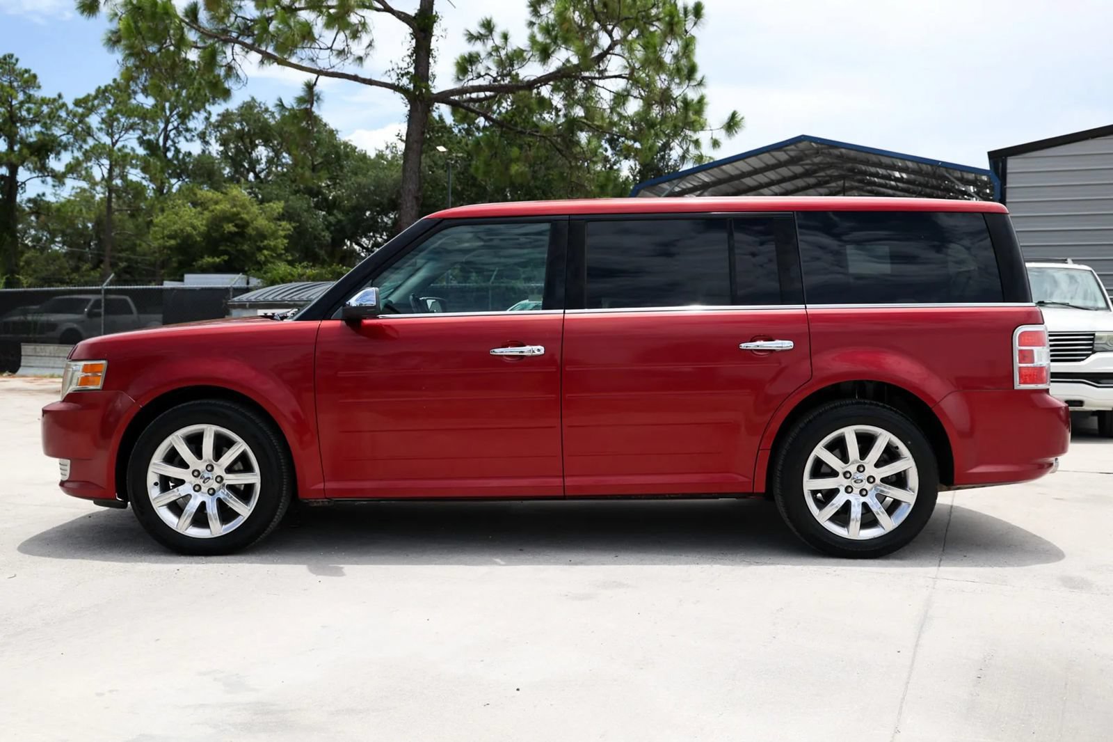 Used 2009 Ford Flex Limited FWD image 2