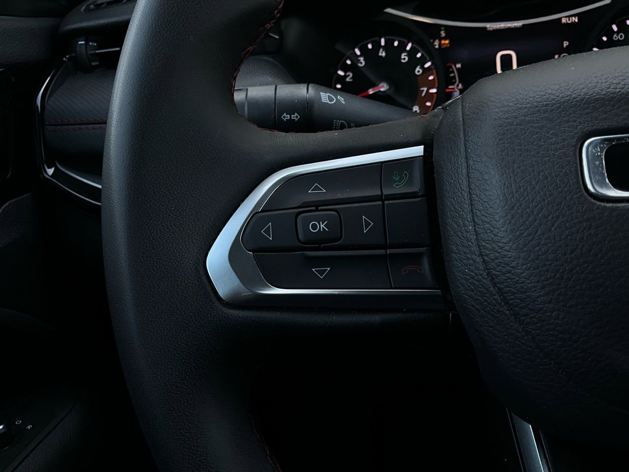 Used 2025 Jeep Compass Trailhawk image 34