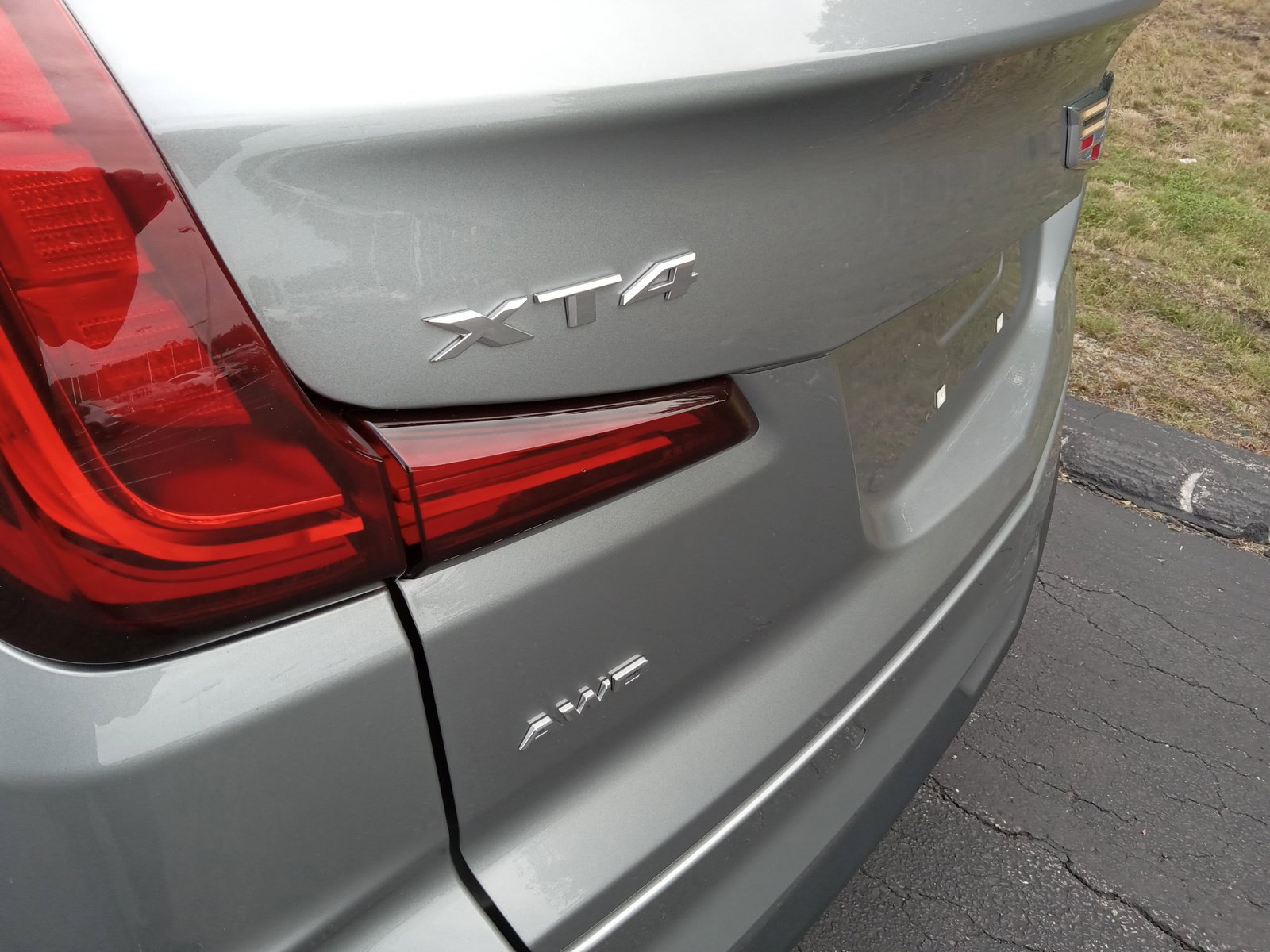 Used 2024 Cadillac XT4 Luxury w/ Cold Weather Package AWD/4WD image 8