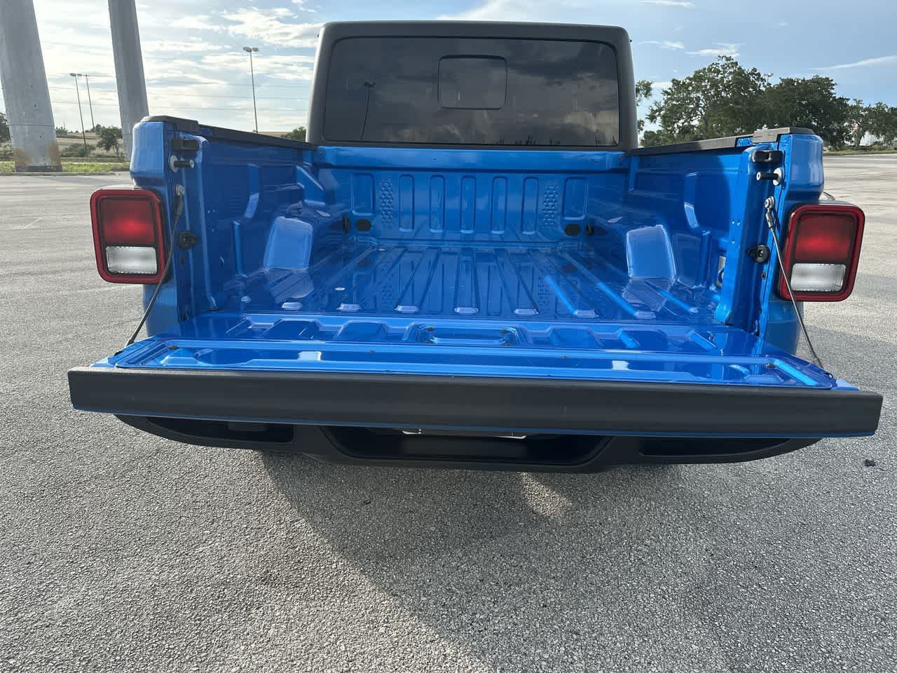 Certified 2024 Jeep Gladiator Sport AWD/4WD image 33