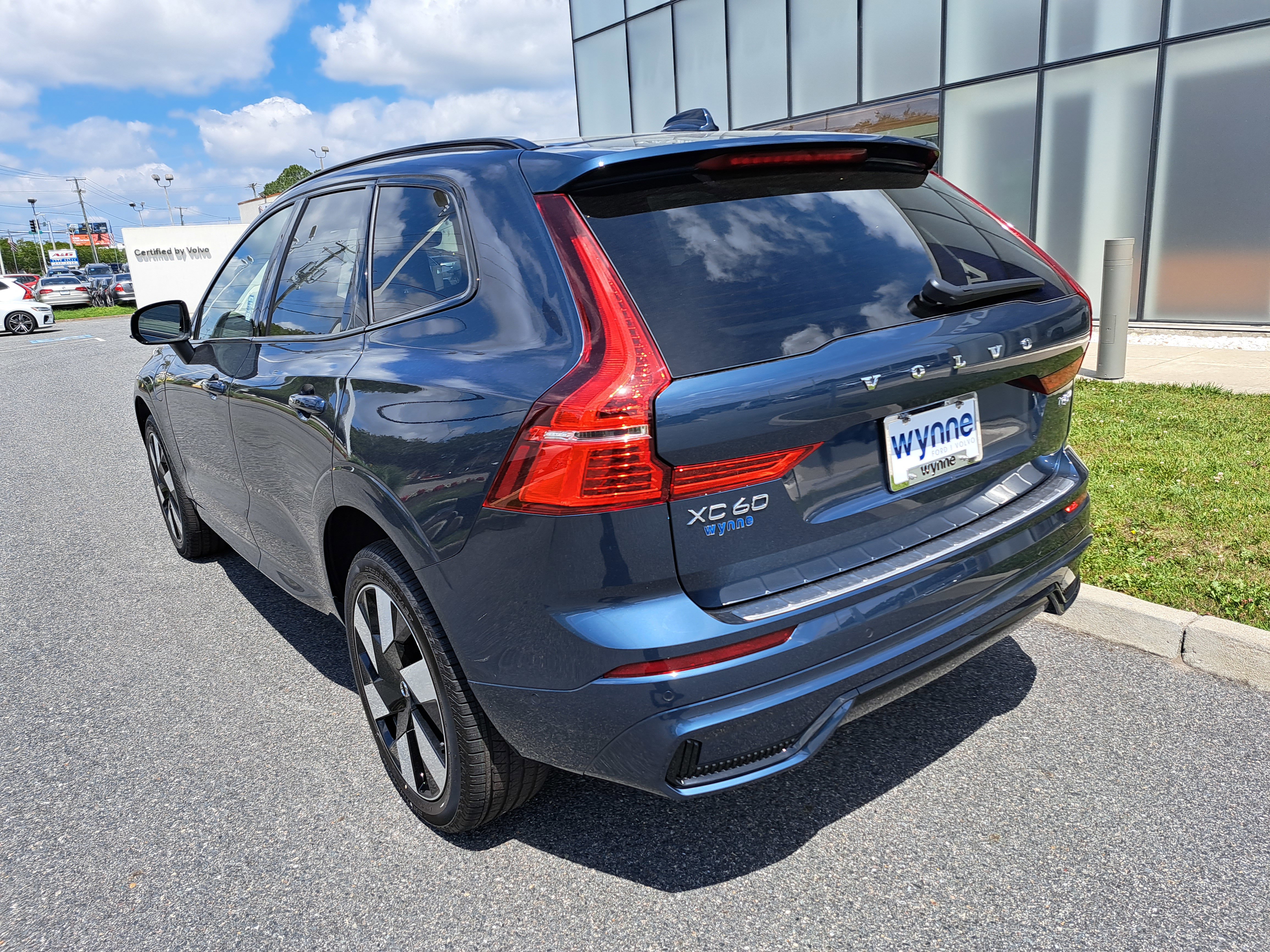New 2025 Volvo XC60 T8 Plus w/ Protection Package Premier image 5