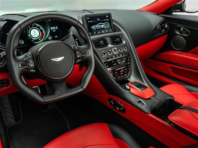 Used 2023 Aston Martin DBS Coupe image 3