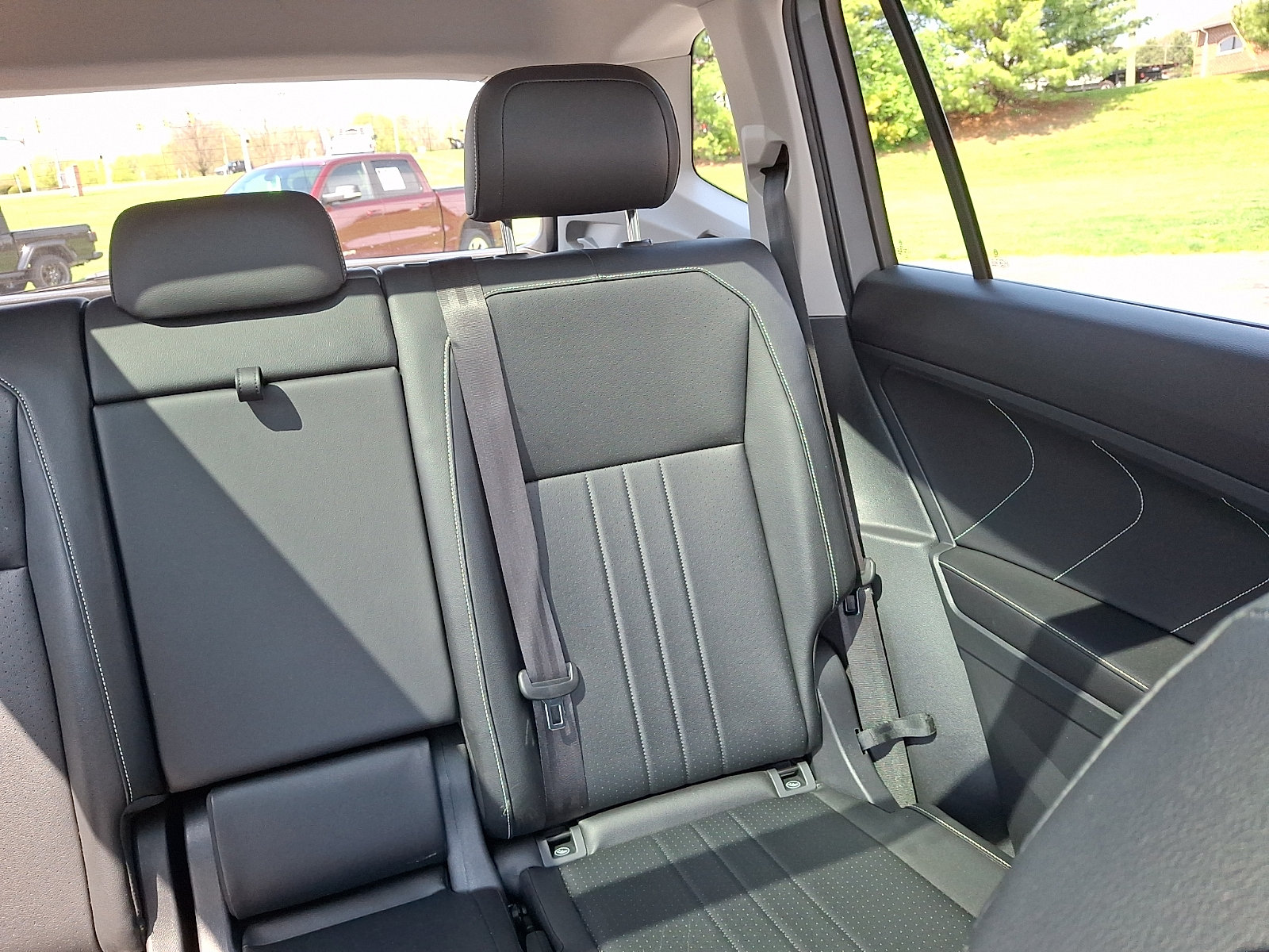 Used 2022 Volkswagen Tiguan SE AWD/4WD image 21
