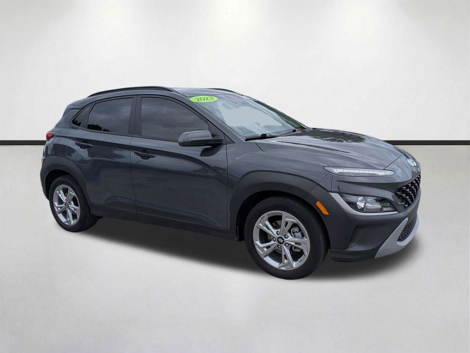 Used 2023 Hyundai Kona SEL FWD image 2