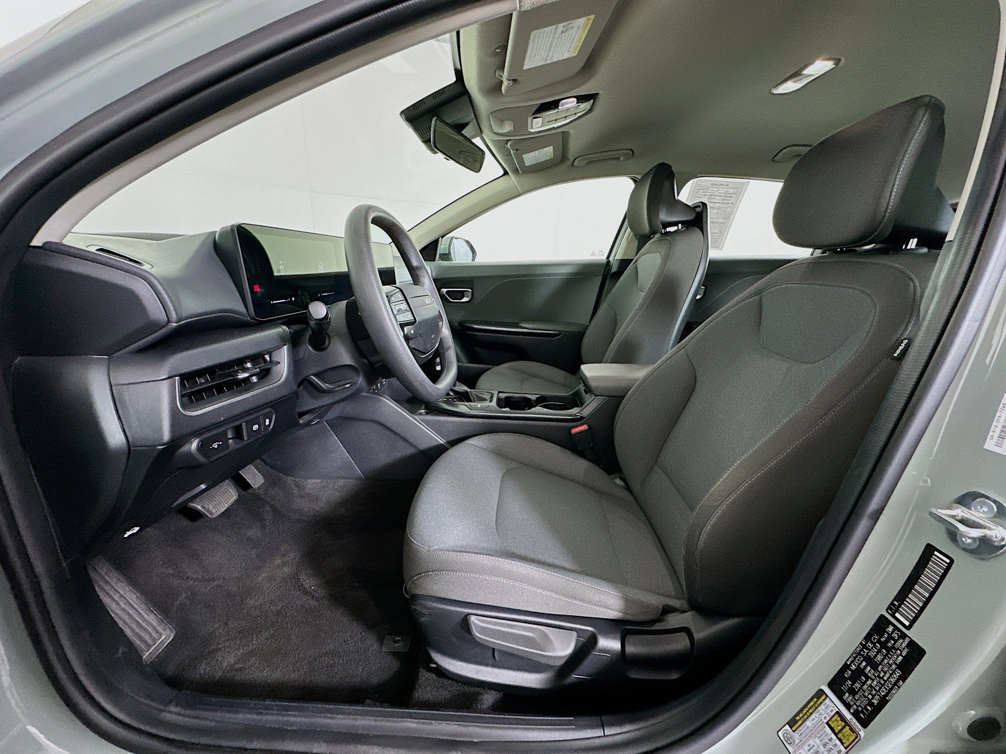 Used 2025 Kia K4 LXS image 13