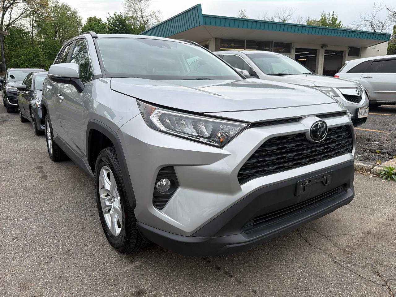 Used 2019 Toyota RAV4 XLE w/ Convenience Package AWD/4WD image 3