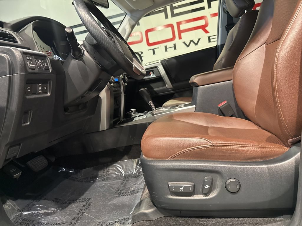 Used 2023 Toyota 4Runner Limited AWD/4WD image 43