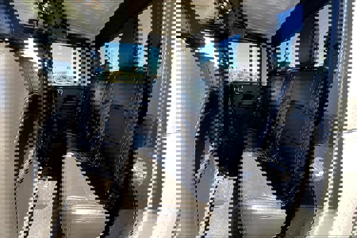 Used 2023 Jeep Gladiator Overland image 5