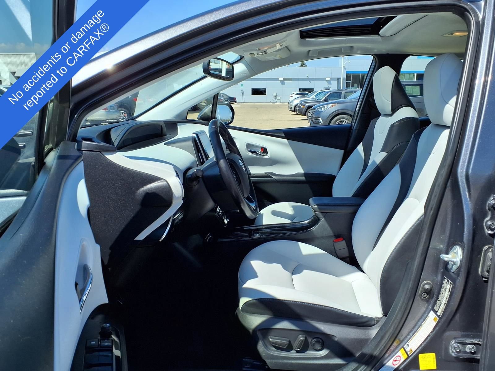 Used 2022 Toyota Prius Limited w/ Premium Convenience Package FWD image 19