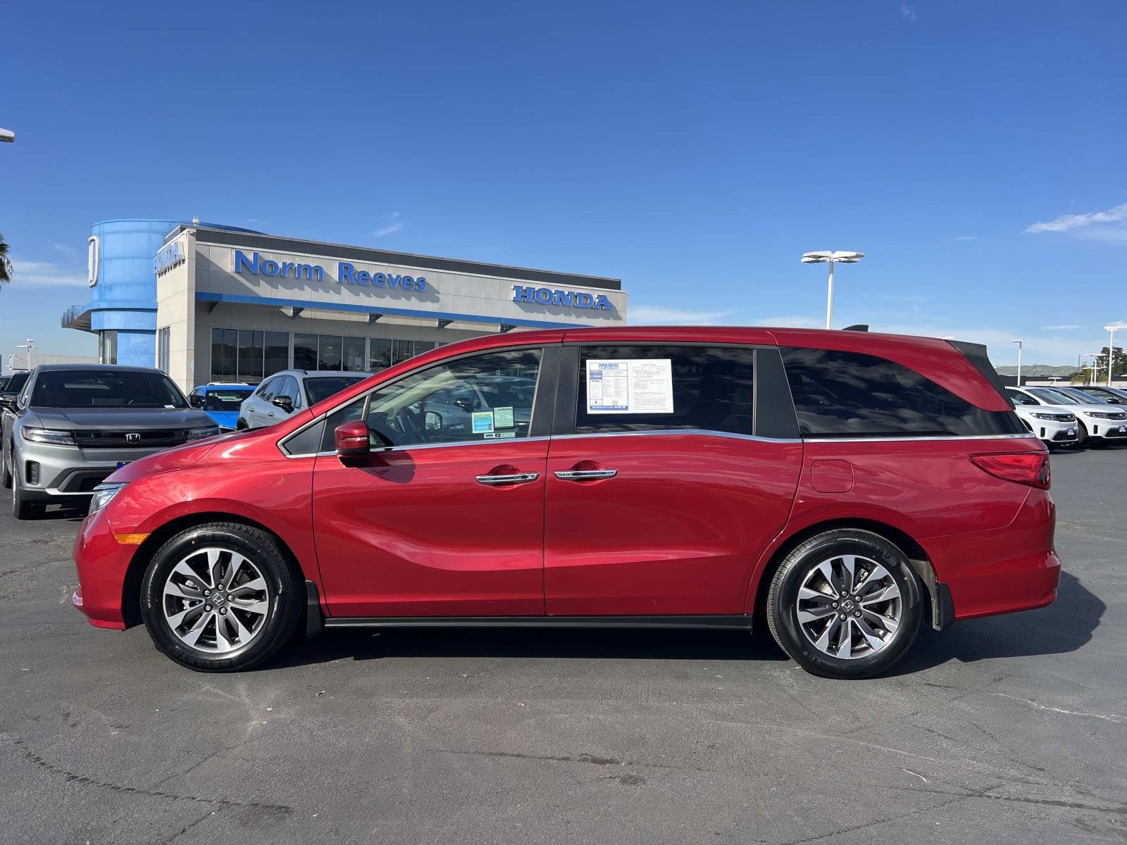 Used 2023 Honda Odyssey EX-L image 2