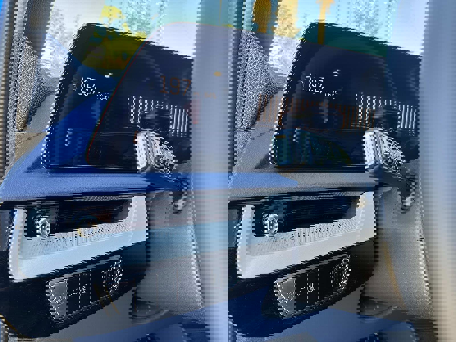 New 2026 Cadillac Optiq Luxury 2 image 32