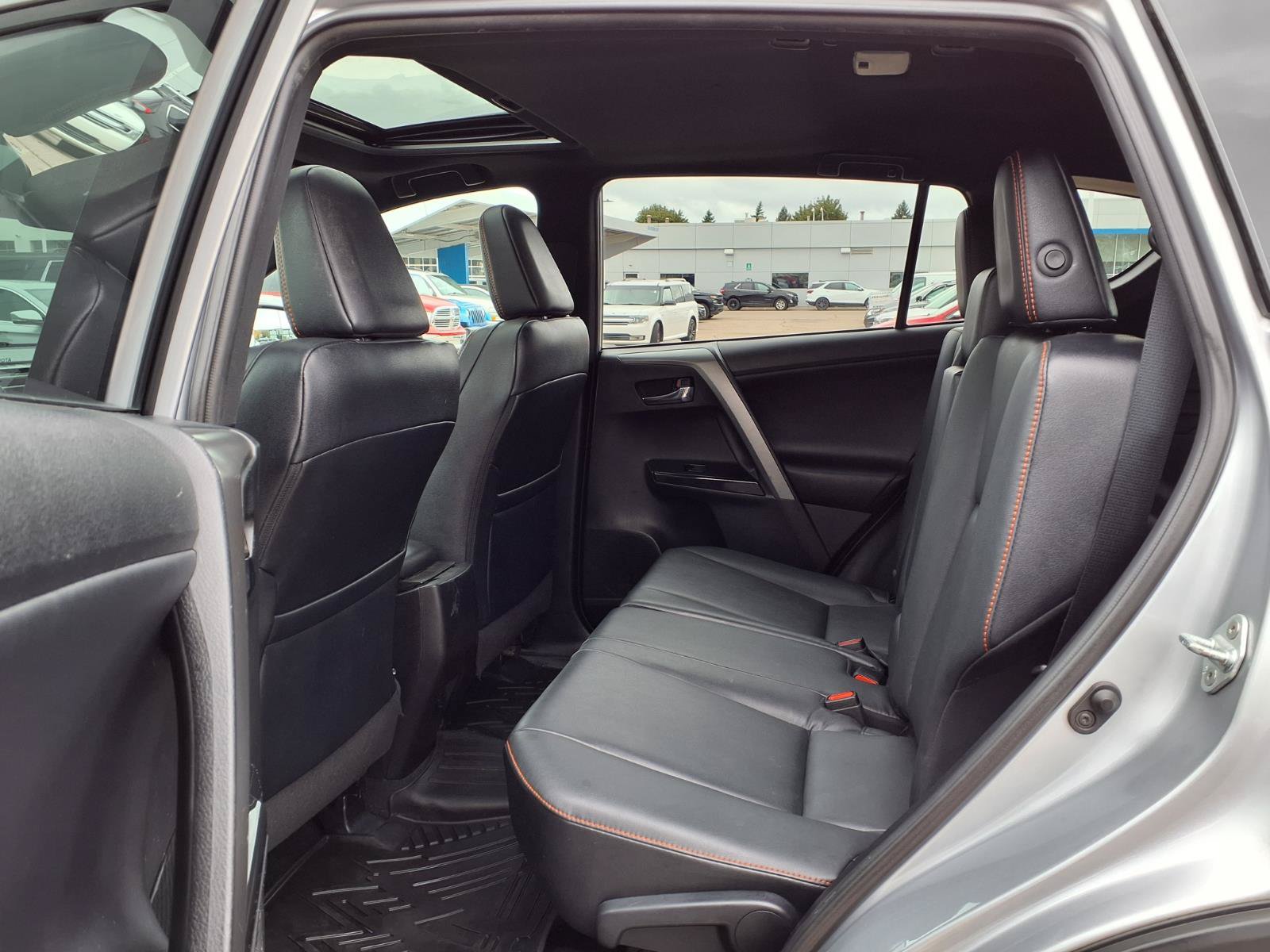 Used 2016 Toyota RAV4 SE w/ Advanced Technology Package AWD/4WD image 12