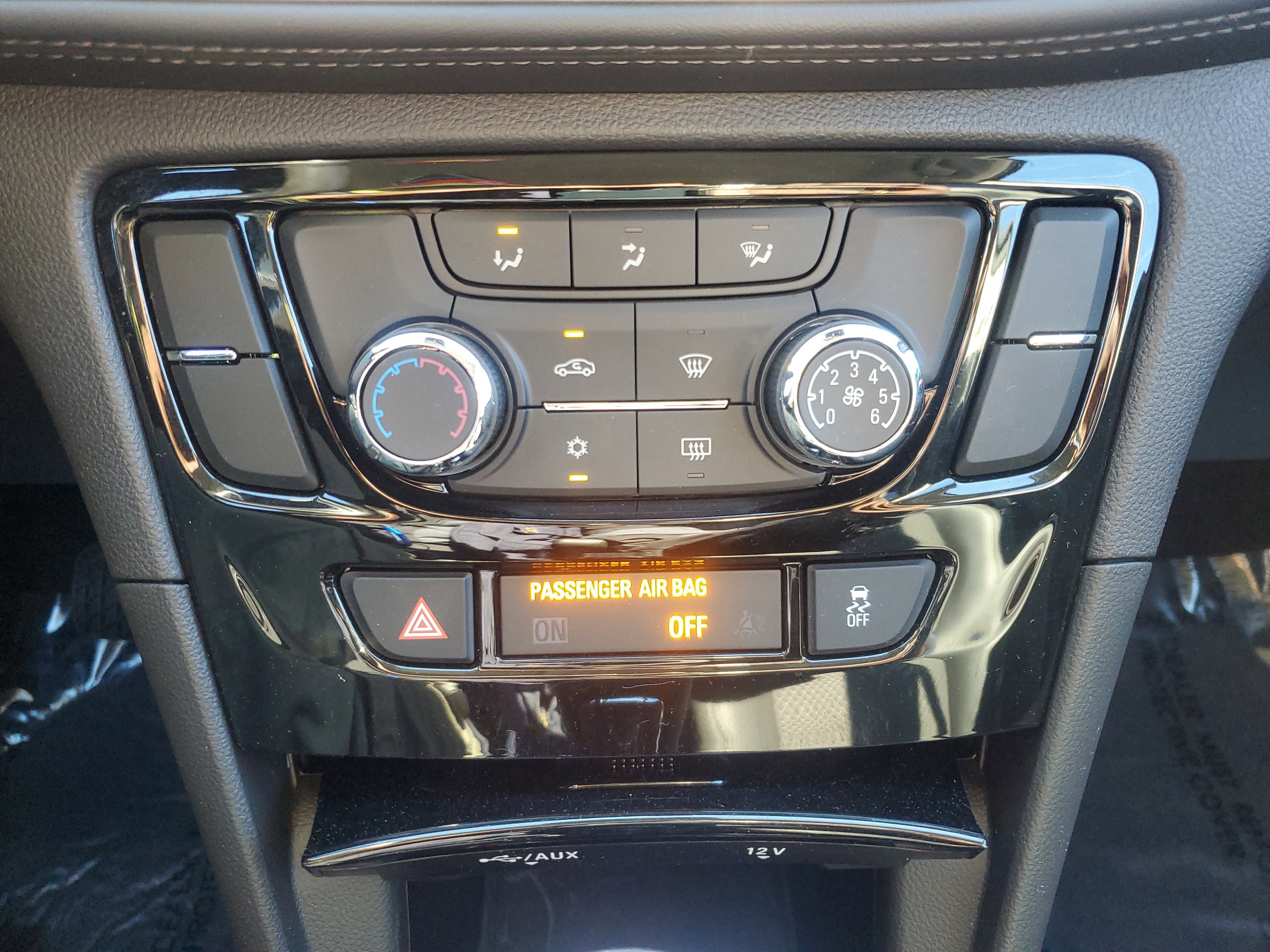 Used 2022 Buick Encore Preferred w/ Safety Package image 25