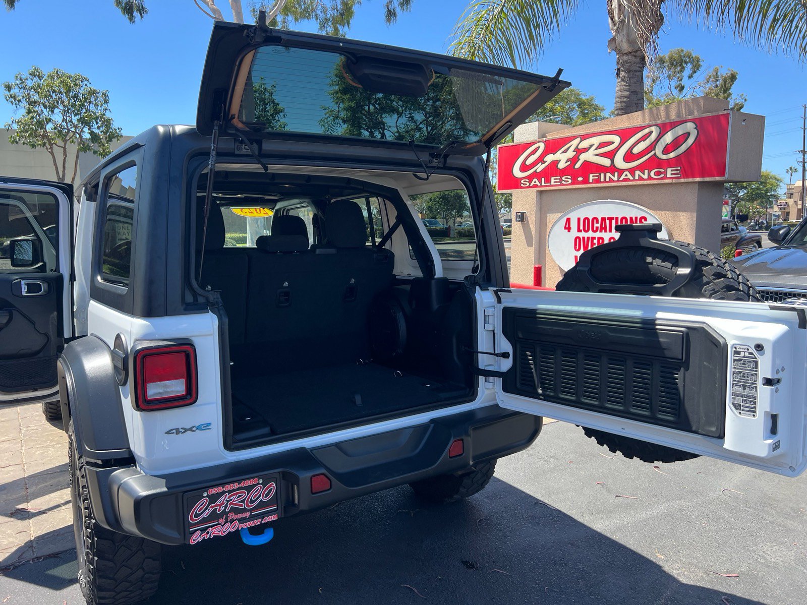 Used 2023 Jeep Wrangler Unlimited w/ Convenience Group AWD/4WD image 32