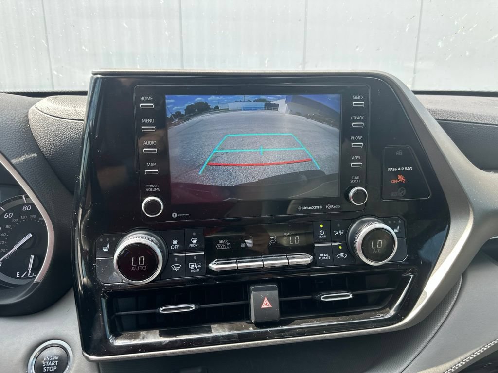 Used 2021 Toyota Highlander XLE AWD/4WD image 43